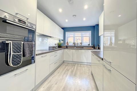 2 Deans Close, Snodland, ME6 5FS