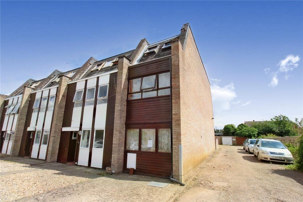 Oval Road, Costessey, Norwich, Norfolk, NR5 3 bed end of terrace house