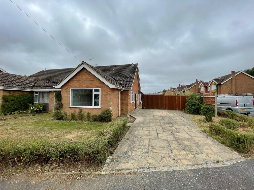 Staplehurst, Kent 3 bed semidetached bungalow £1,395 pcm (£322 pw)