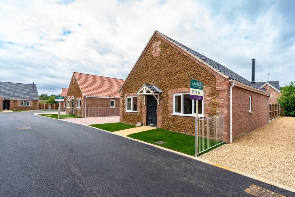 3 bed detached bungalow for sale £370,000