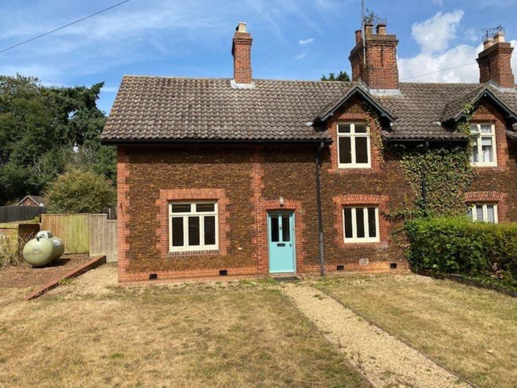 West Newton 3 bed semidetached house £1,200 pcm (£277 pw)