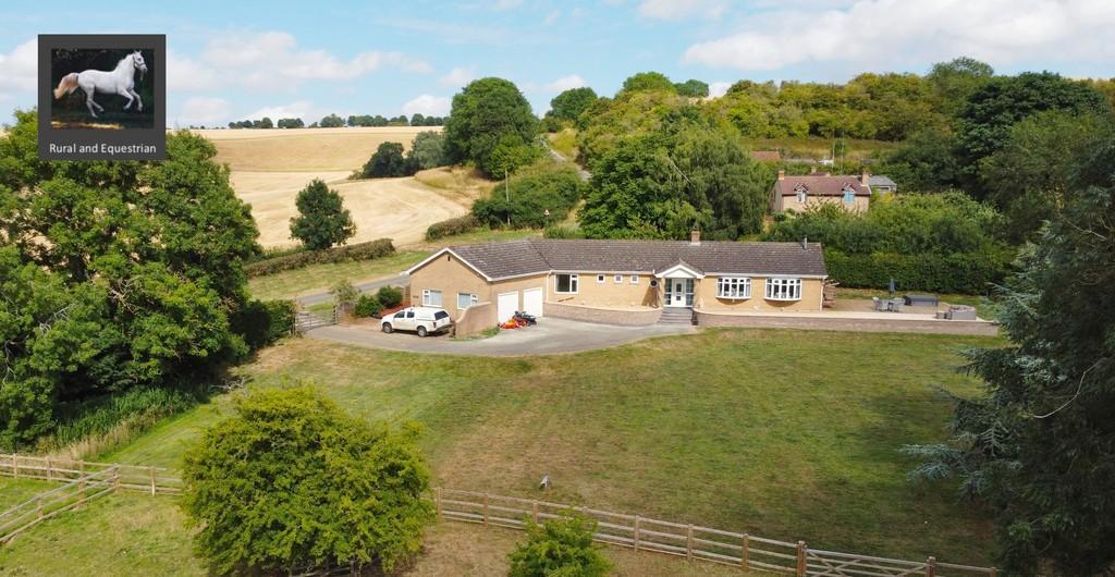 Scamblesby, Lincolnshire Wolds 4 bed equestrian property £825,000
