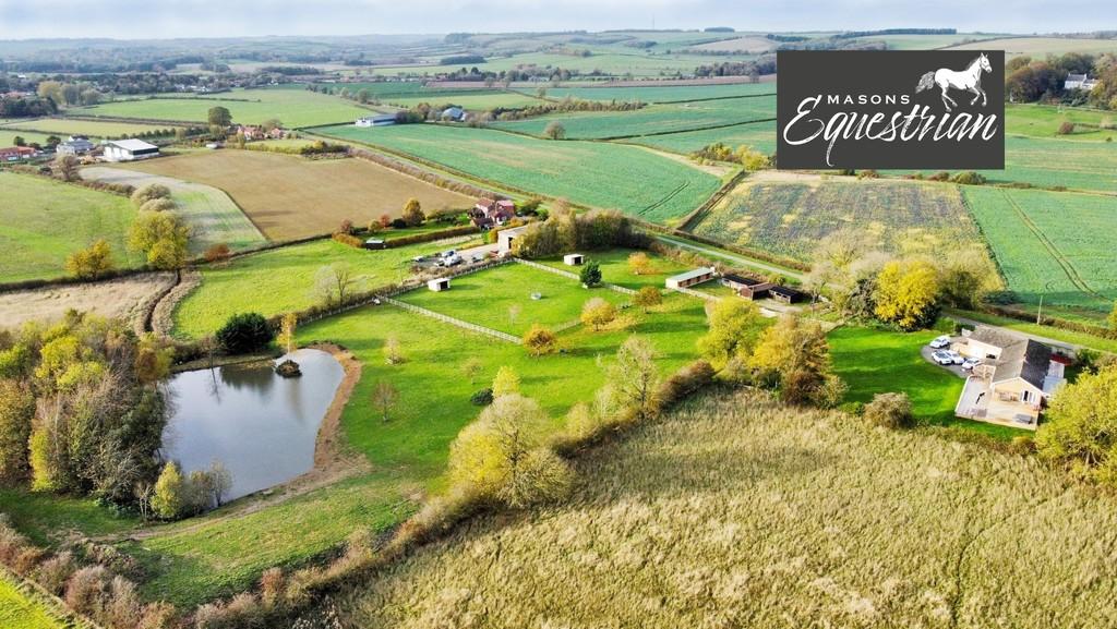 Scamblesby, Lincolnshire Wolds 4 bed equestrian property for sale £750,000