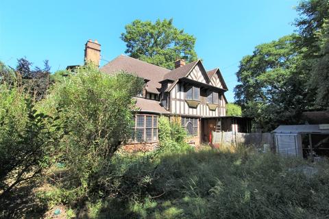 5 bedroom manor house for sale - Murrays Lane, Byfleet