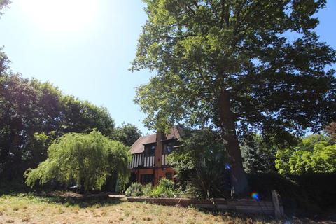 5 bedroom manor house for sale - Murrays Lane, Byfleet