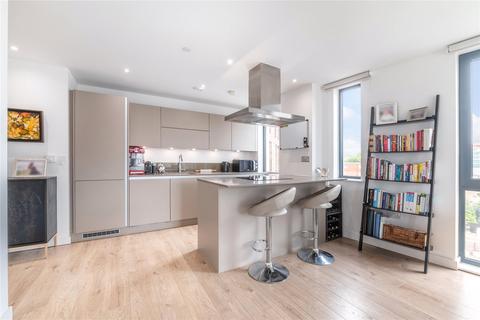 Flat 1801, Roosevelt Tower, 18 Williamsburg Plaza, London, E14 9NW