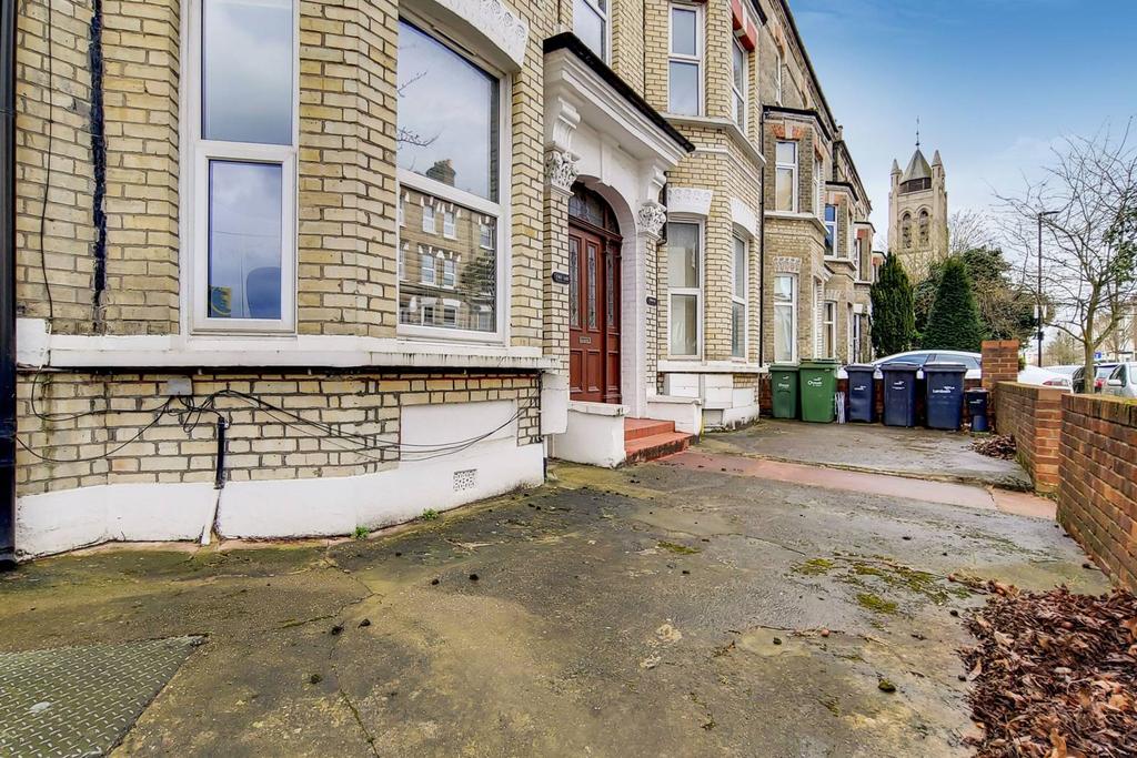 Lambert Road, Brixton, London, SW2 2 bed flat £1,700 pcm (£392 pw)