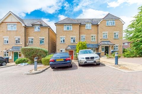 27 The Rye, London, N14 4LX