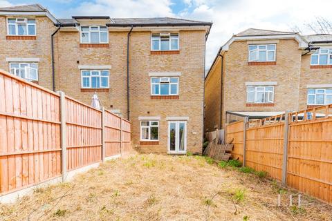 27 The Rye, London, N14 4LX