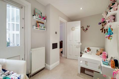 2 bedroom flat for sale, Redcliffe Square, Chelsea, London, SW10