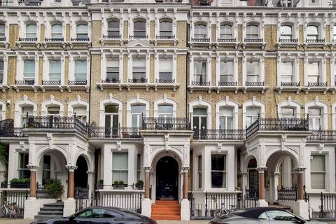 2 bedroom flat for sale, Redcliffe Square, Chelsea, London, SW10