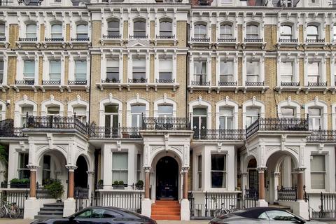 2 bedroom flat for sale, Redcliffe Square, Chelsea, London, SW10