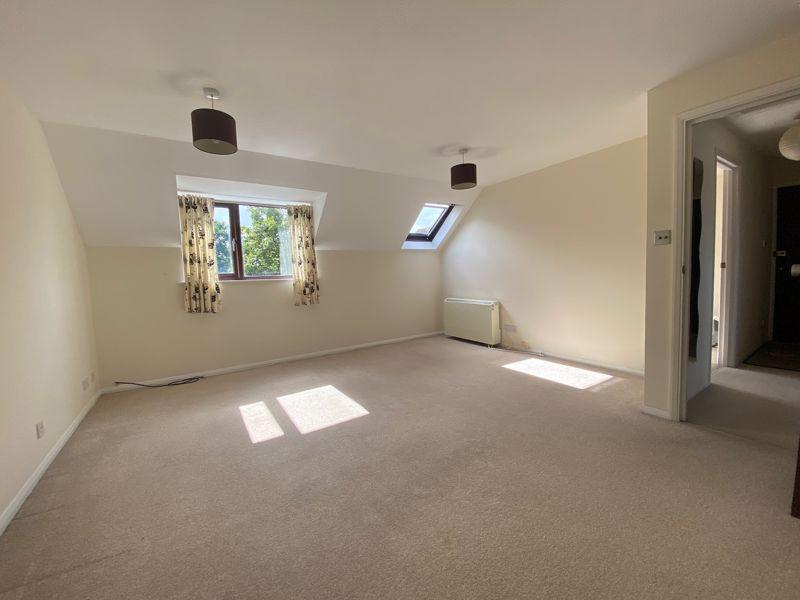 Killicks, Cranleigh 2 bed apartment £950 pcm (£219 pw)