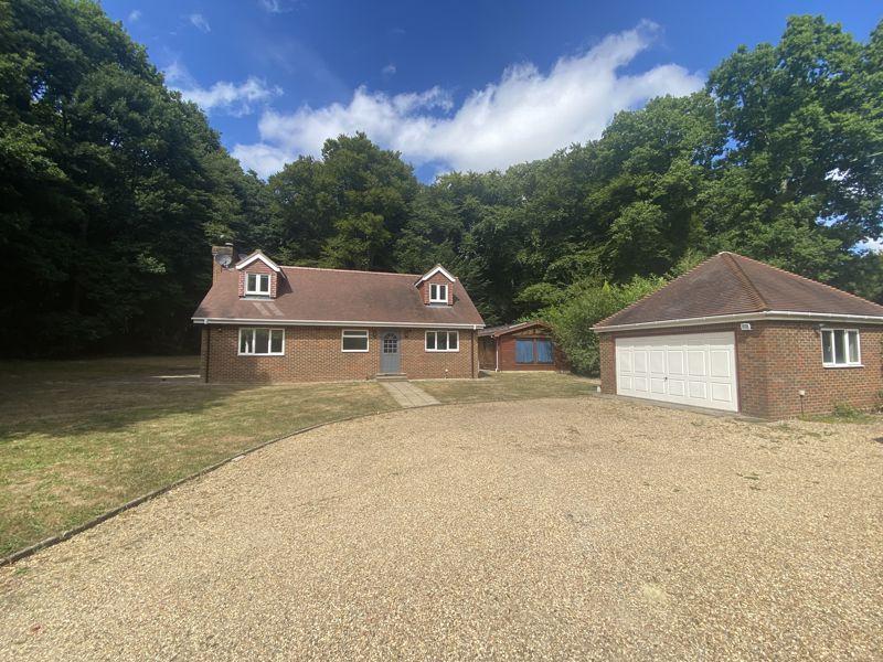Lazenby Lane, Walliswood 3 bed detached house £2,500 pcm (£577 pw)