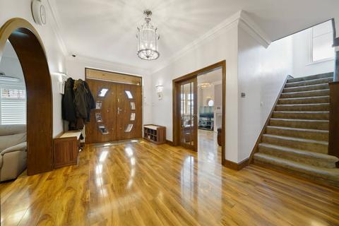 5 bedroom detached house to rent - Alexander Avenue, Willesden Green, London, NW10