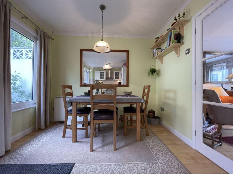 Kitchen / Dining...