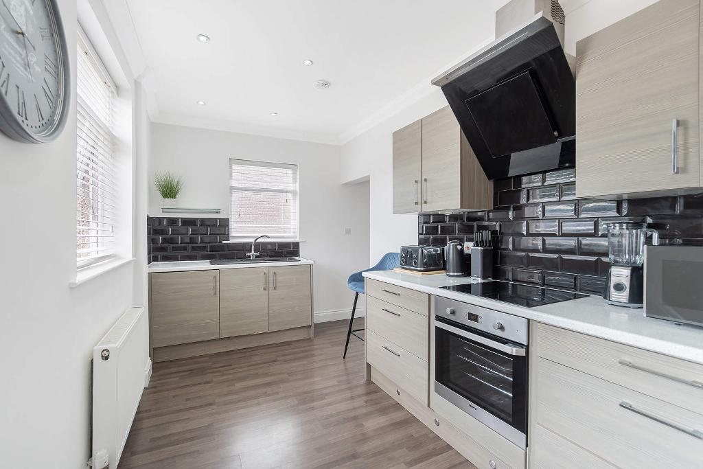 Springhill Road, Garrowhill, G69 6NT 2 bed end of terrace house £149,950