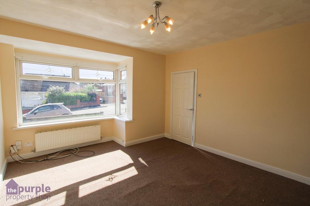 Lawefield Crescent, Swinton... 3 bed semidetached house £250,000