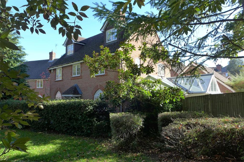 Upper Mount Street, Elvetham Heath, Fleet, GU51 5 bed detached house