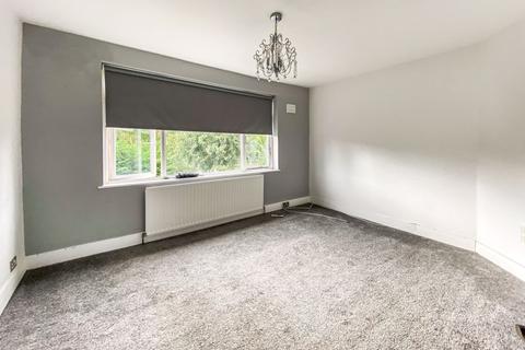 2 bedroom flat to rent - Grey Towers Avenue, Hornchurch