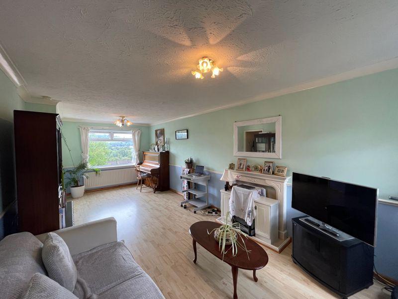 Strathleven Drive, Alexandria 3 bed detached house £189,950