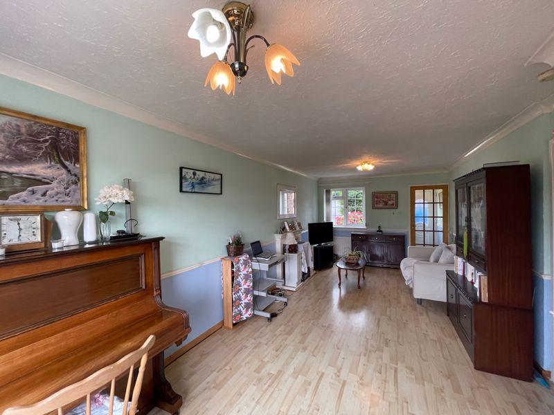 Strathleven Drive, Alexandria 3 bed detached house £189,950