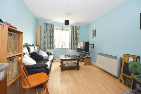2 bedroom ground floor flat to rent - Ramleaze Drive, Salisbury