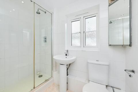 2 bedroom flat for sale - Cannon Close, Raynes Park
