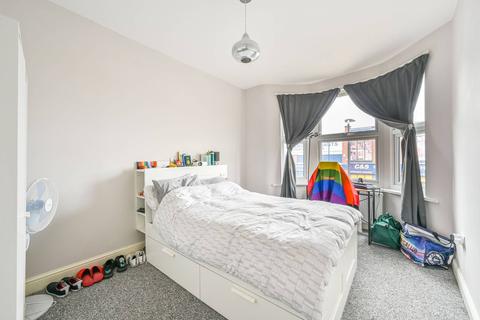 3 bedroom flat to rent - Grove Green Road E11, Leytonstone, London, E11