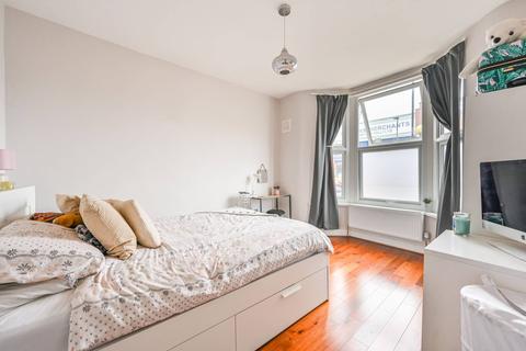 3 bedroom flat to rent - Grove Green Road E11, Leytonstone, London, E11