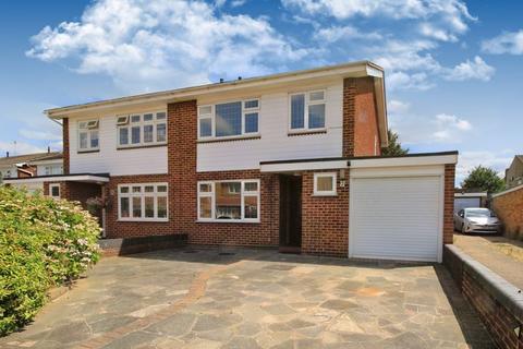 3 bedroom semi-detached house to rent - Susan Close, Romford