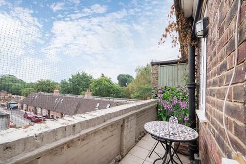 4 bedroom flat for sale, The Market Place, London NW11