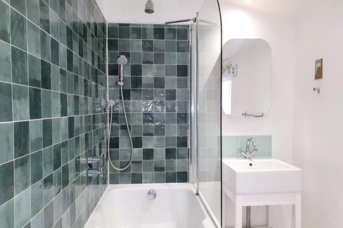 4 bedroom terraced house to rent, Trott Street, Battersea