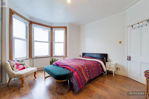 70 Rosslyn Crescent, Harrow, HA1 2RZ
