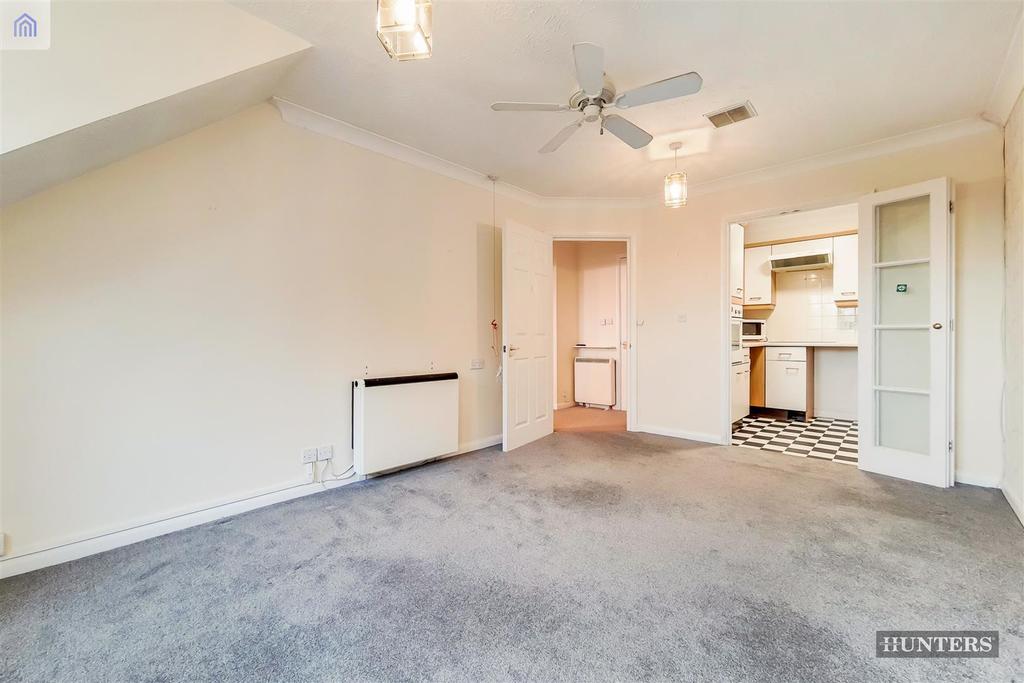 Masters Court, Ruislip 1 bed flat £200,000