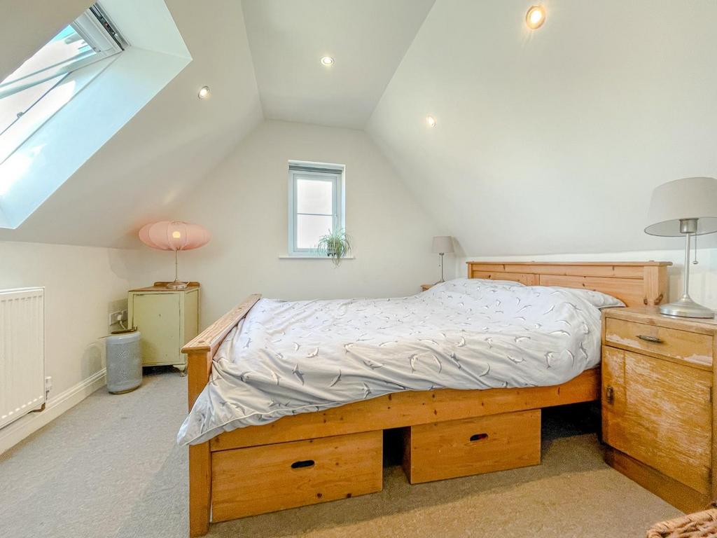 Bed 3 02.jpg