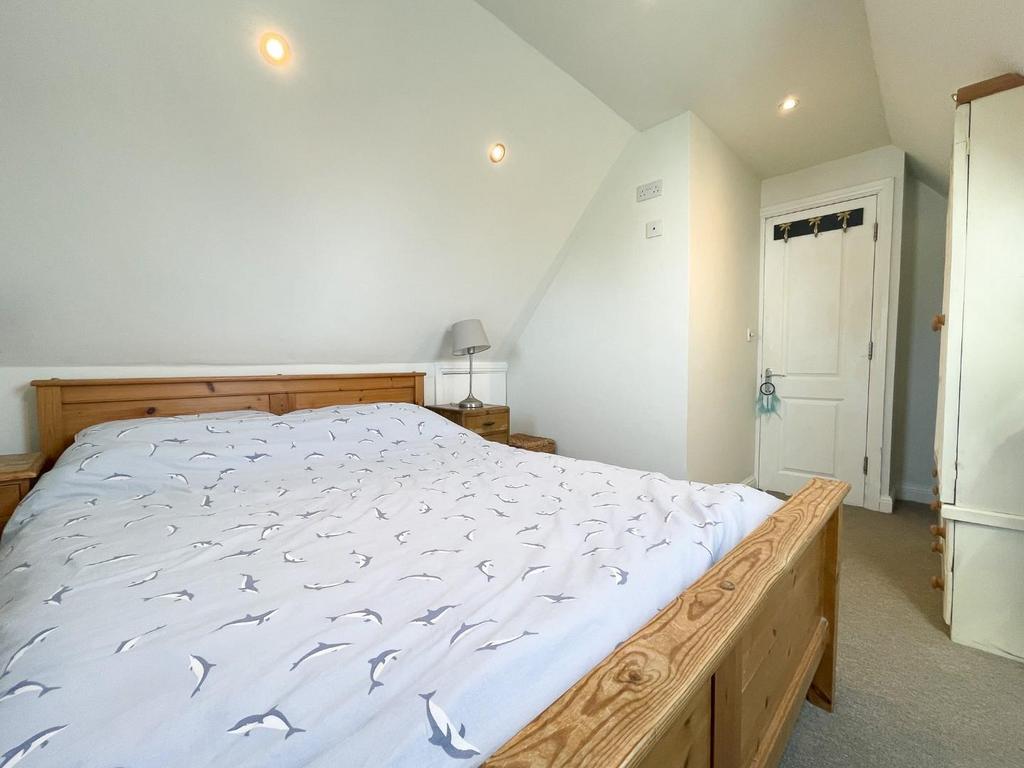 Bed 3 04.jpg