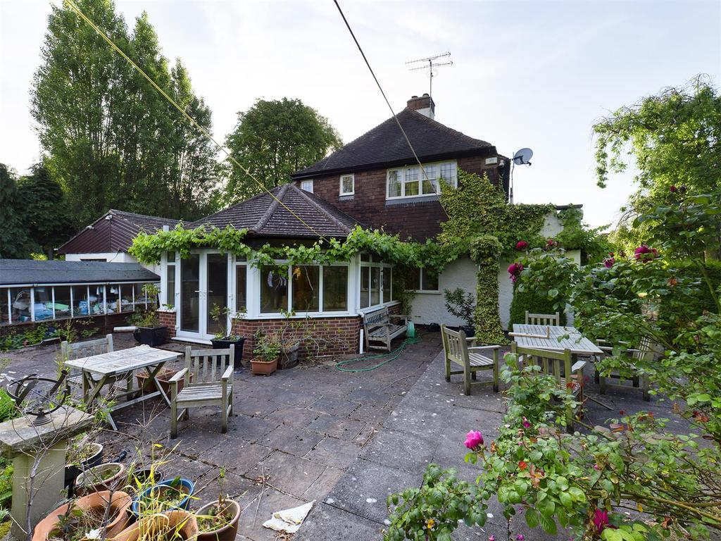 Old Hall Road, Ashgate, Chesterfield, S40 1HJ 4 bed detached house £