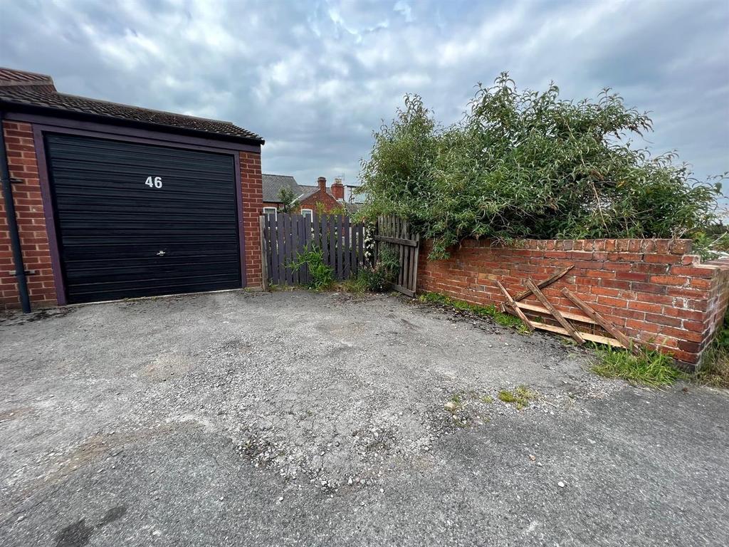 King Street, Brimington, Chesterfield 2 bed semidetached house £150,000