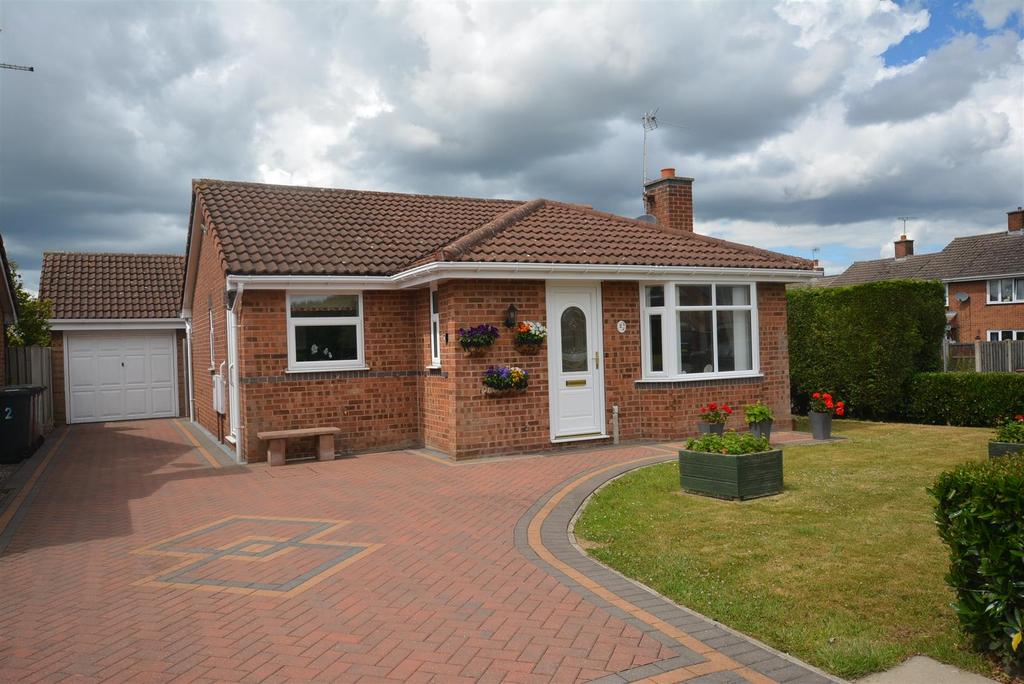 Oak Road, Grassmoor, Chesterfield, S42 5YB 2 bed detached bungalow for