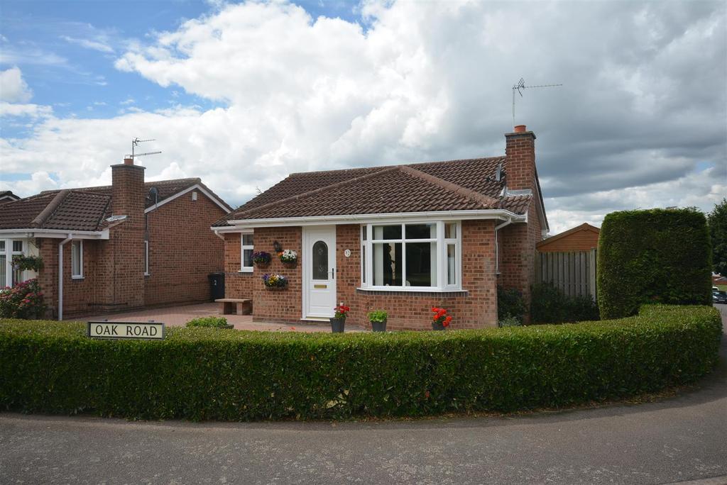 Oak Road, Grassmoor, Chesterfield, S42 5YB 2 bed detached bungalow for