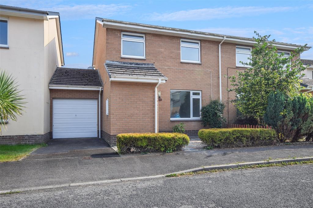 Westaway Close, Barnstaple, EX31 3 bed semidetached house £300,000