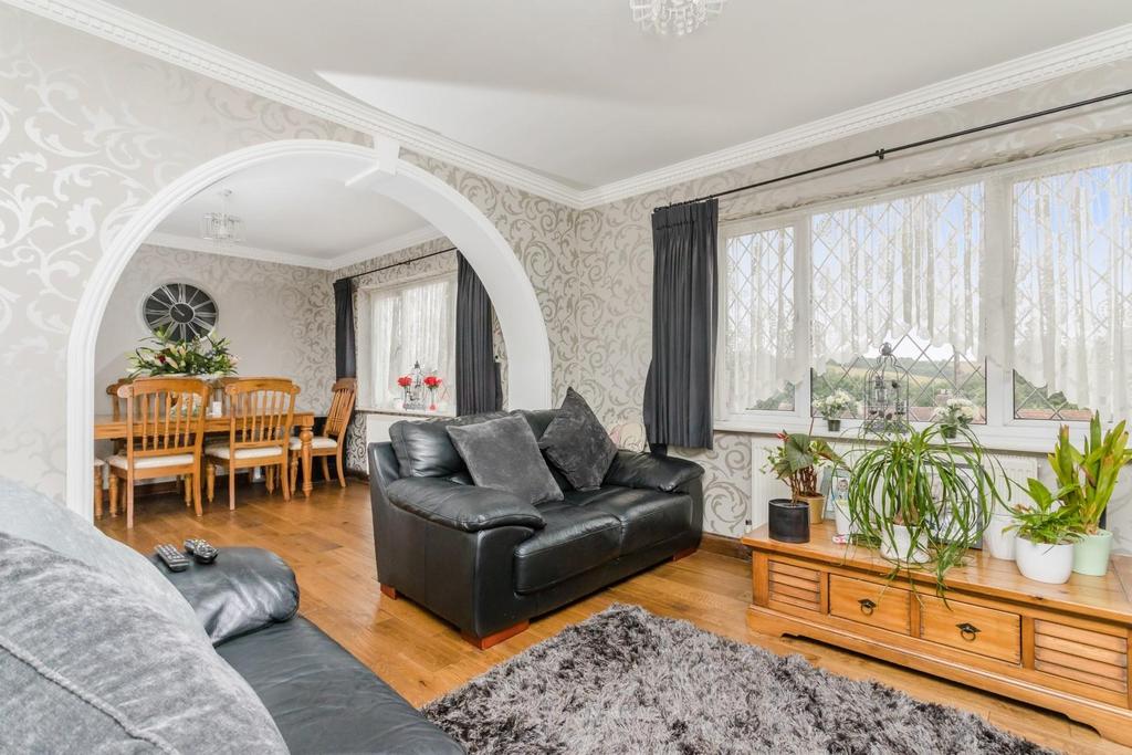 Norwich Drive, Brighton 3 bed semidetached house £450,000