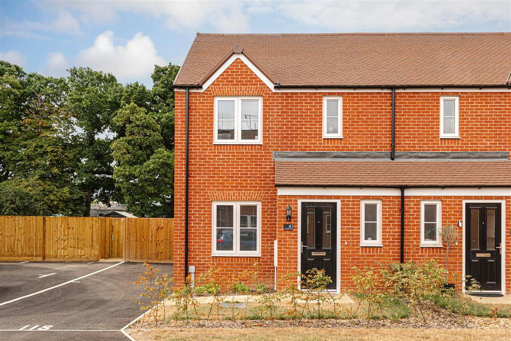 Campbell Grove, Horley 3 bed house for sale £425,000