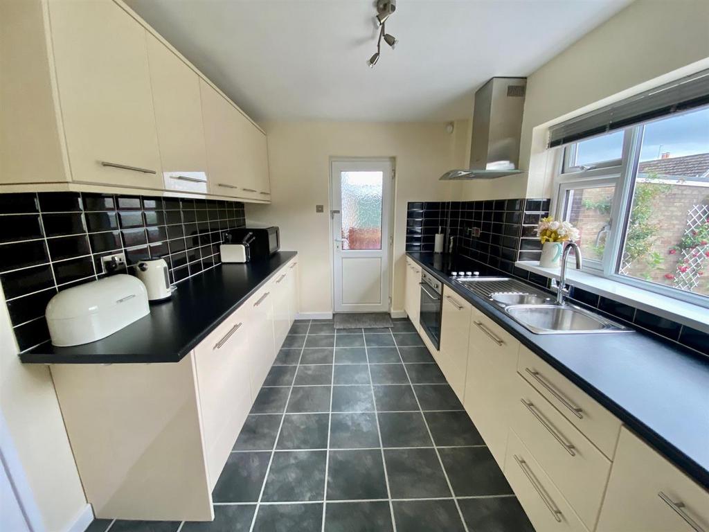 Water Royd Avenue, Mirfield 3 bed semidetached house £250,000