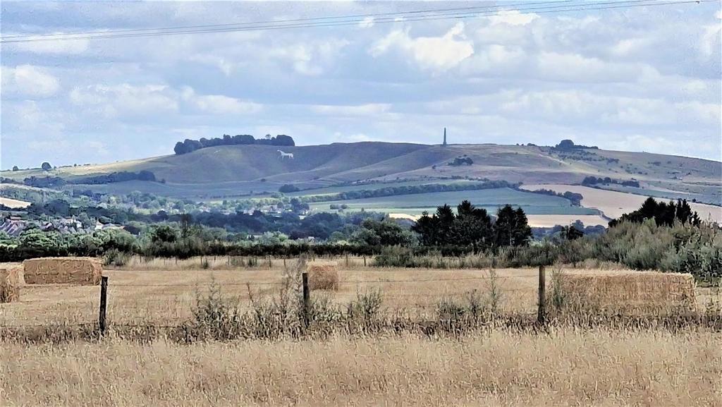 Studley Lane, Studley, Calne 3 bed detached bungalow £625,000