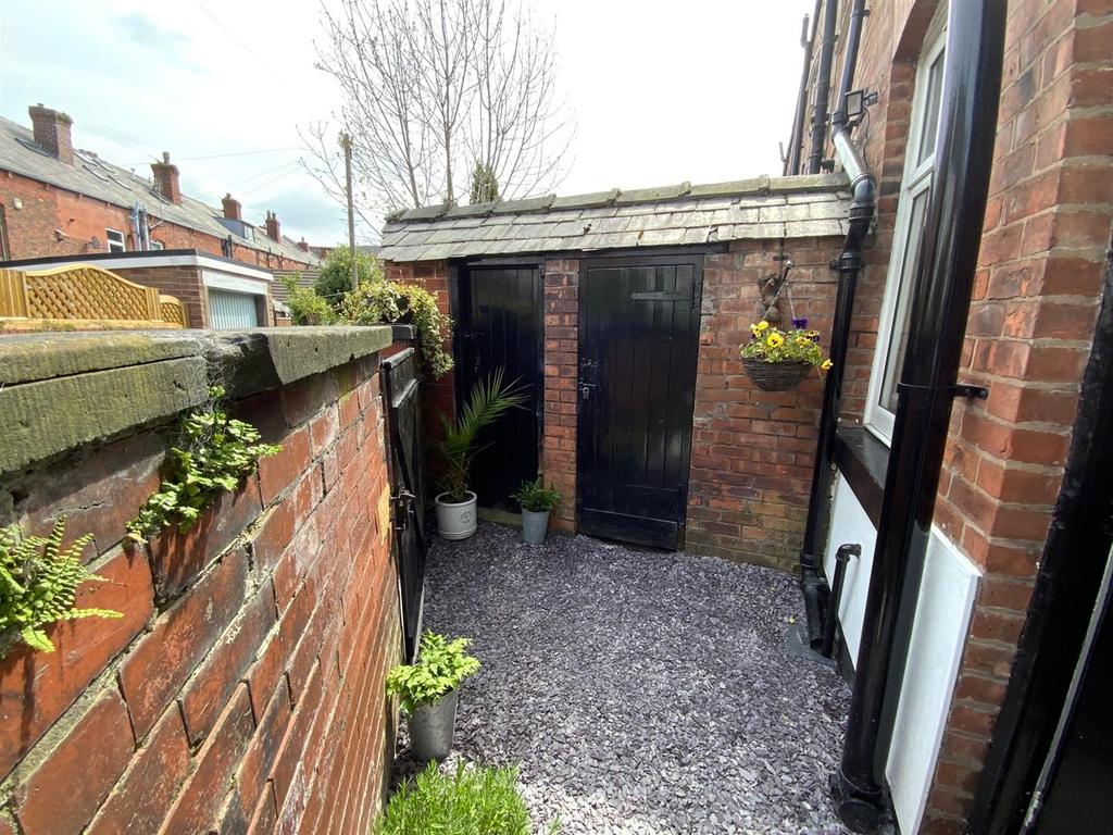 French Street, Stalybridge, Cheshire 2 bed end of terrace house £180,000