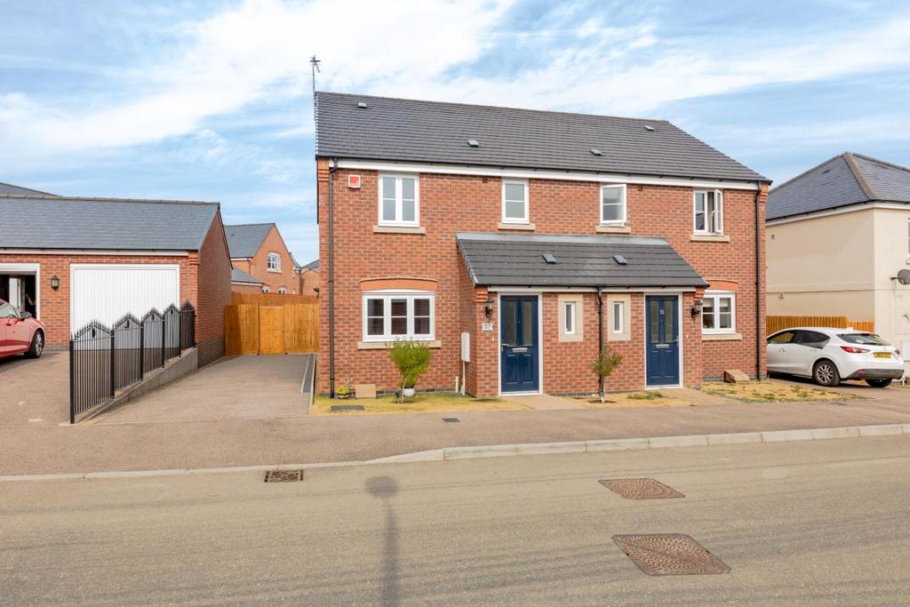 Long Meadow Way, Birstall, Leicester 3 bed semidetached house for sale