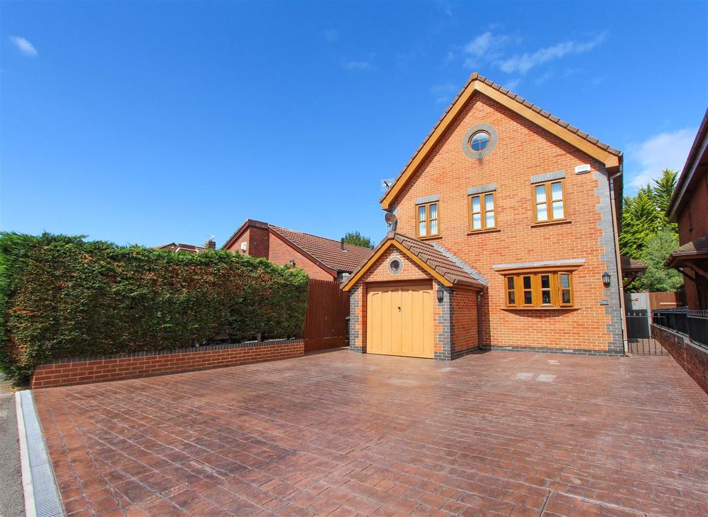 Riverside Way, Hanham, Bristol 5 bed house for sale £525,000