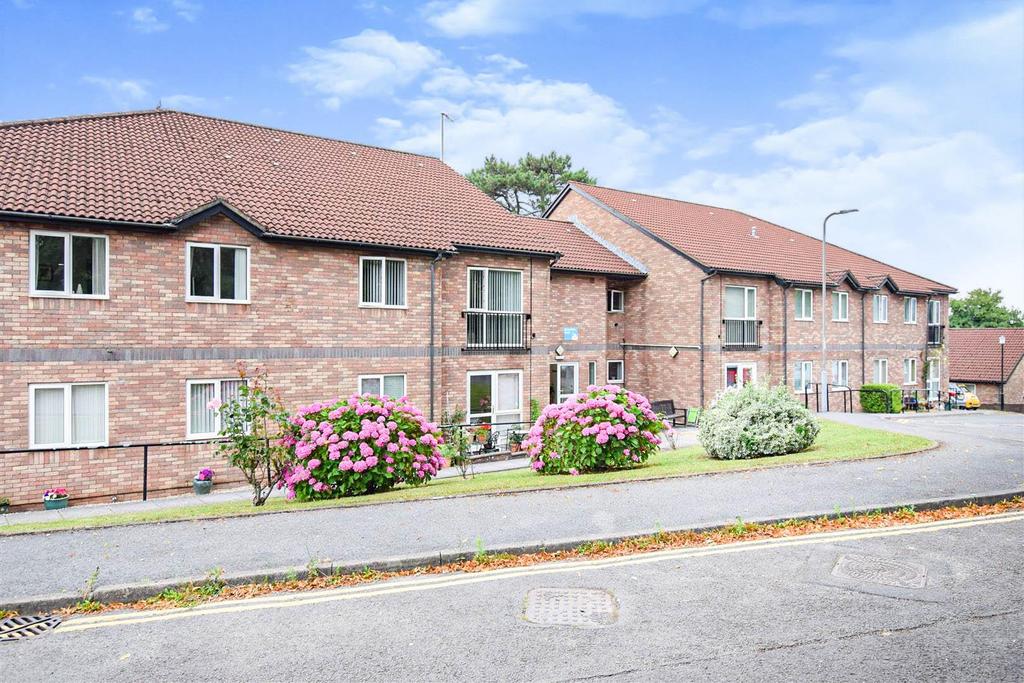 Bronrhiw Fach, Mountain Road, Caerphilly 1 bed apartment £115,000
